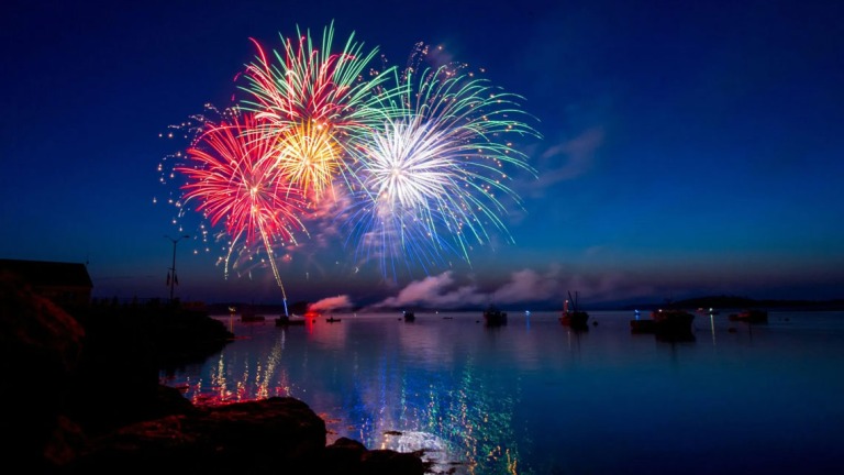 Ce componente chimice creează artificiile spectaculoase?